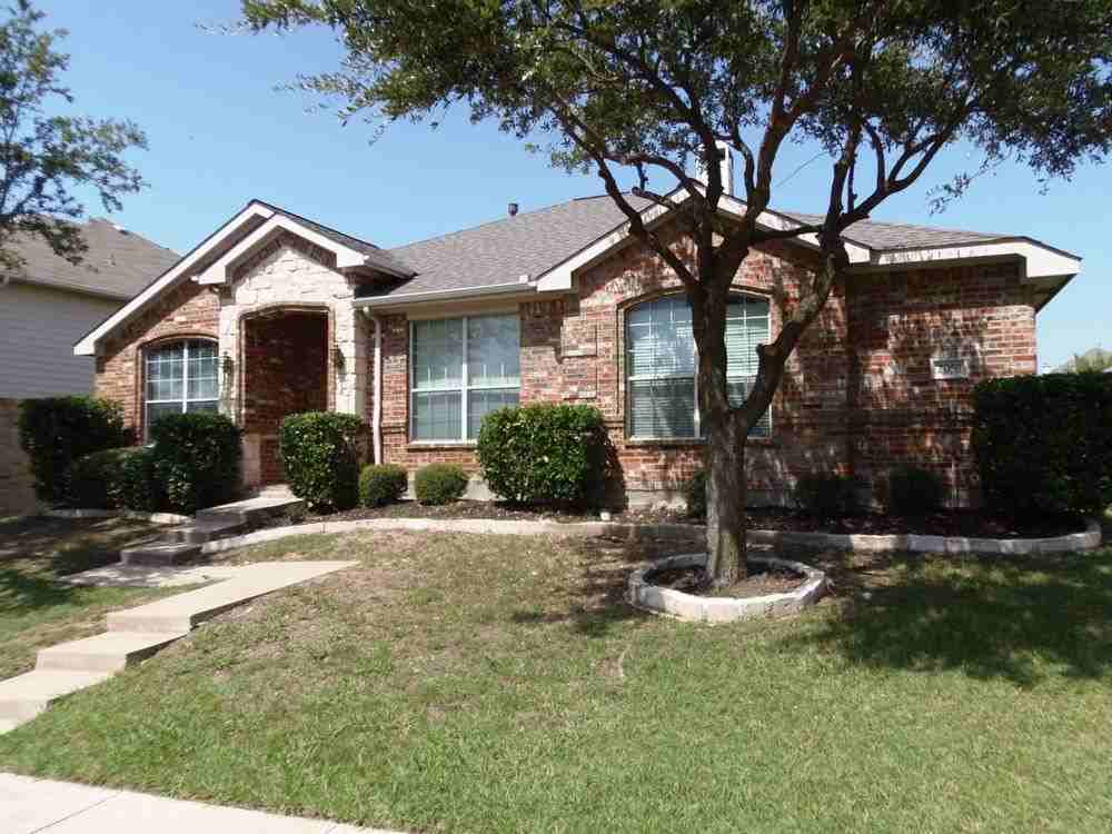 2050 Glencoe Dr - Photo 3 of 25