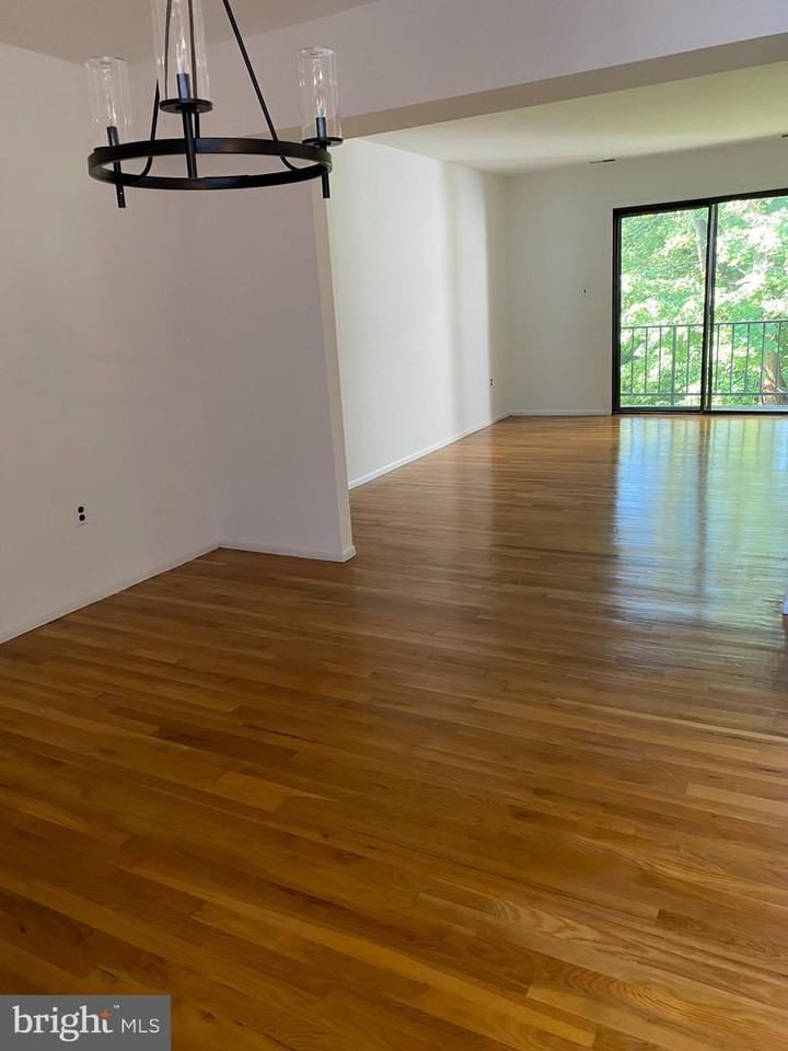 901 Silver Ct - Photo 3 of 18