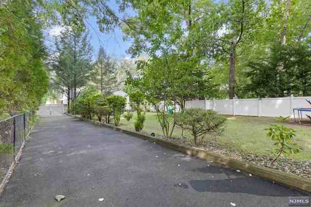 240 Highland Ave - Photo 3 of 25