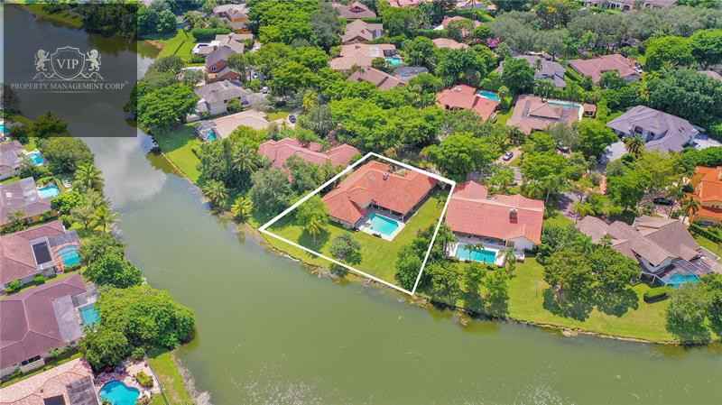 10263 Vestal Manor - Photo 2 of 25