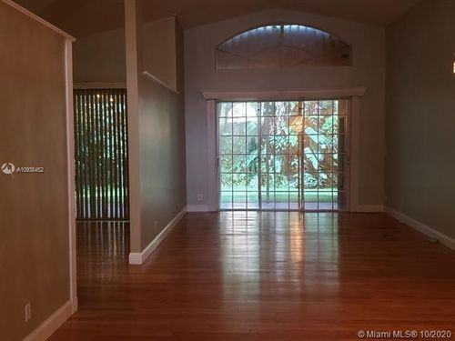 7632 Northtree Club Dr - Photo 2 of 8