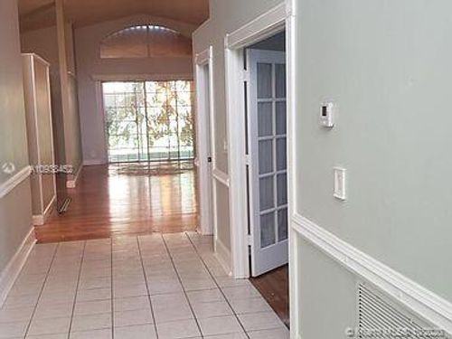 7632 Northtree Club Dr - Photo 3 of 8