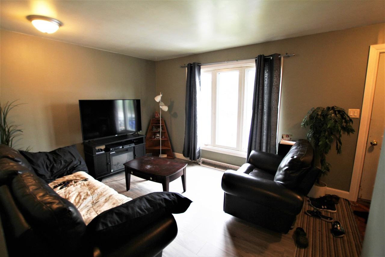 755 Ontario St - Photo 3 of 7