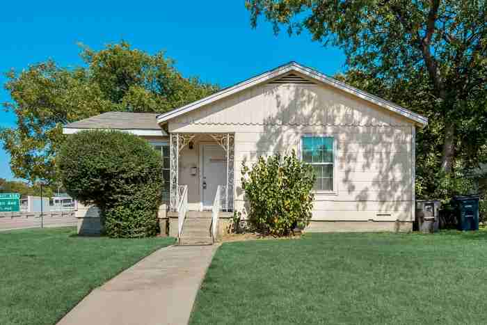 721 Judd St - Photo 2 of 21