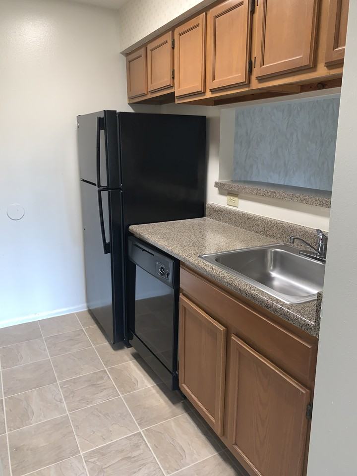 Hidden Lake Apartments - Photo 2 of 8