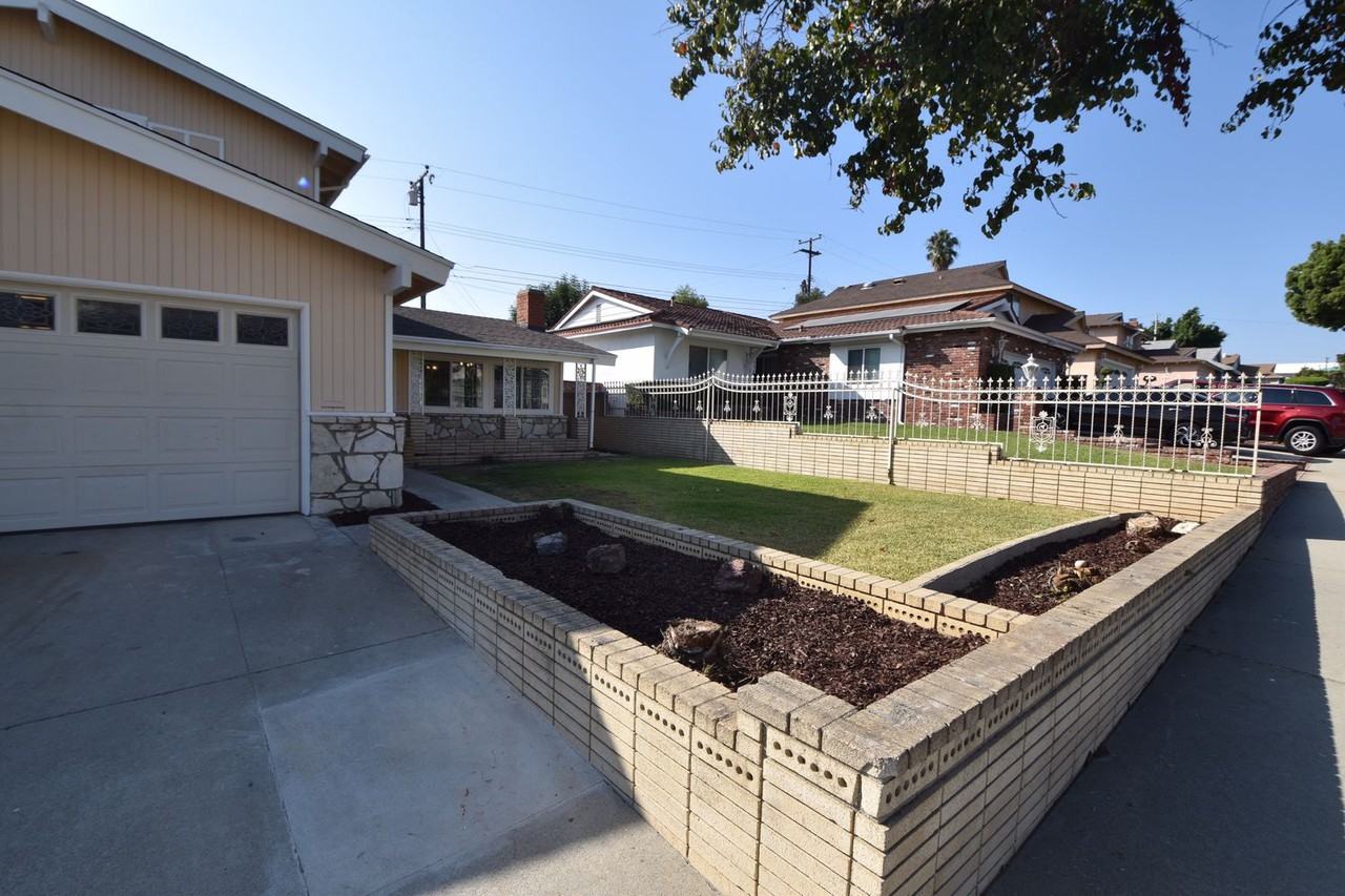 19323 Nestor Ave - Photo 3 of 50