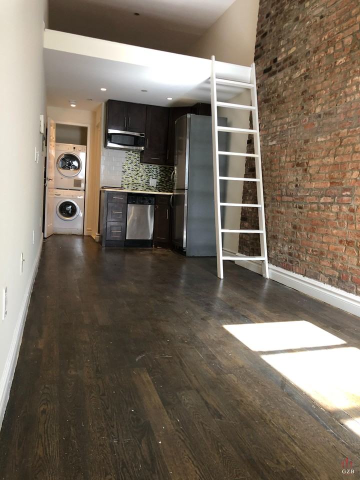 W 14th St #9 - Photo 2 of 6