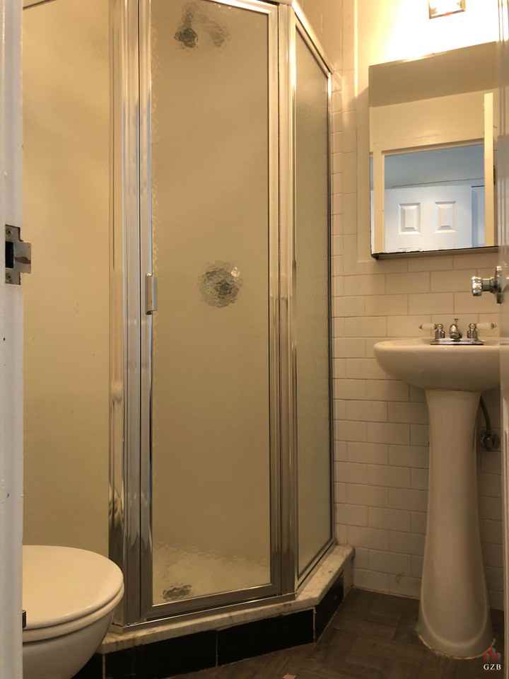 W 14th St #9 - Photo 4 of 6