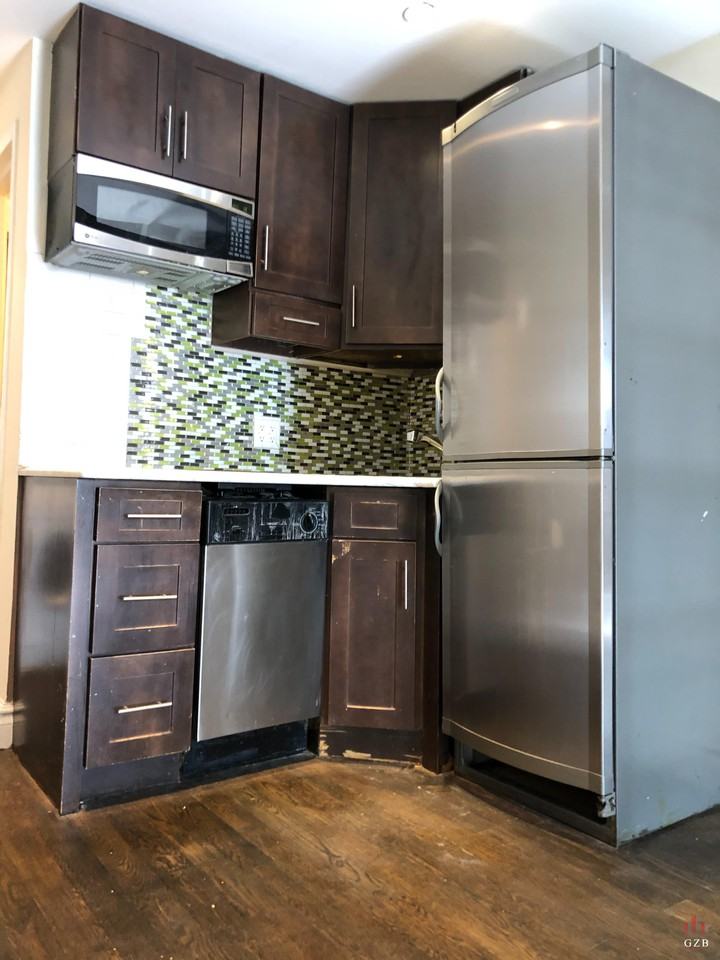 W 14th St #9 - Photo 5 of 6