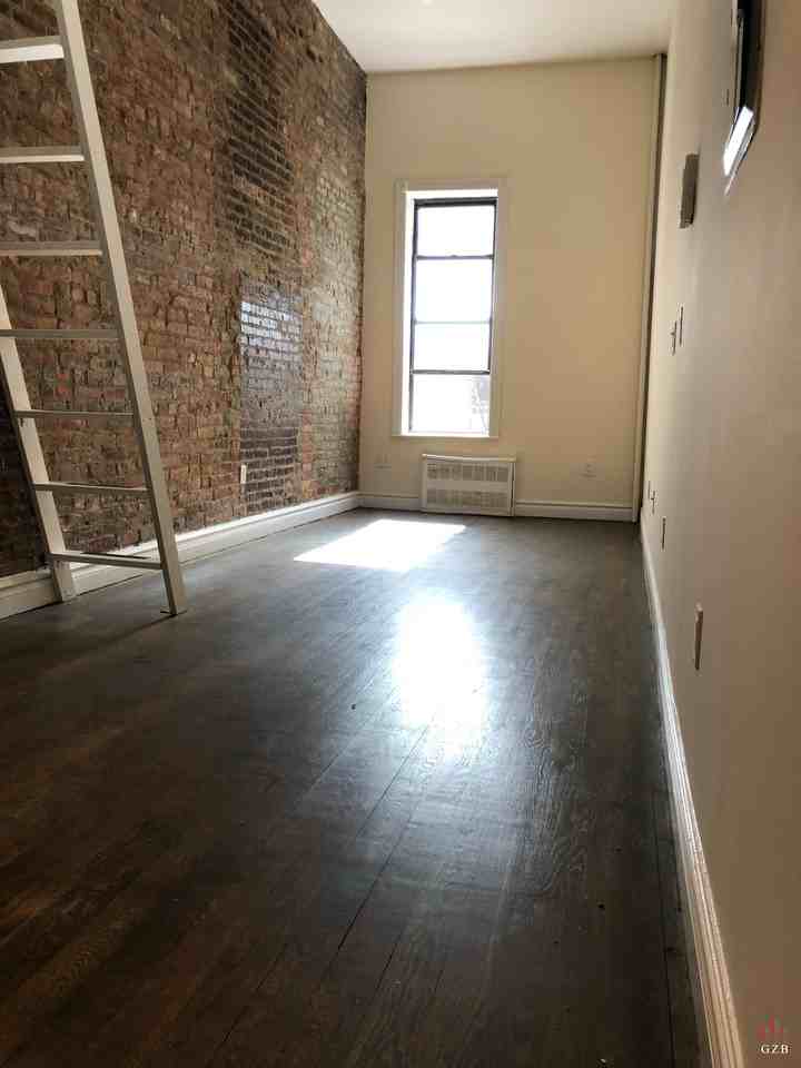 W 14th St #9 - Photo 6 of 6