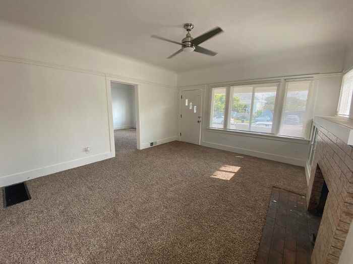 324 Soledad St - Photo 3 of 15