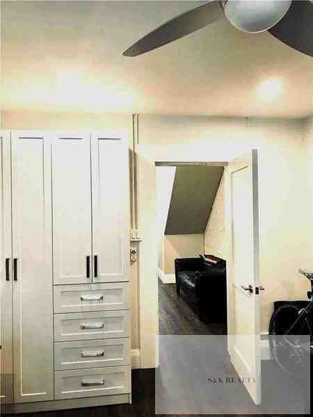 376 College Street #10005