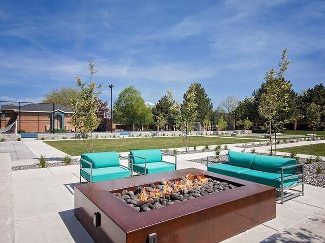 6885 S Redwood Rd - Photo 2 of 34