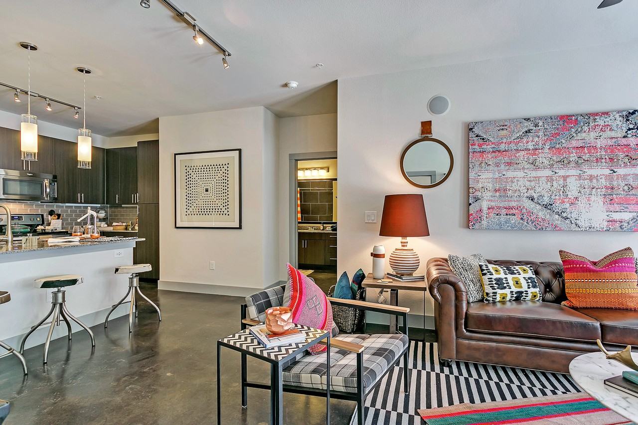 2601 Bellefontaine - Photo 3 of 9