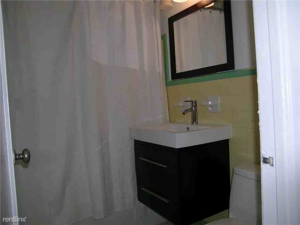 1108 Ne 2nd St - Photo 3 of 7