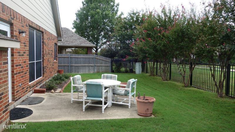 10525 Melrose Ln - Photo 3 of 16