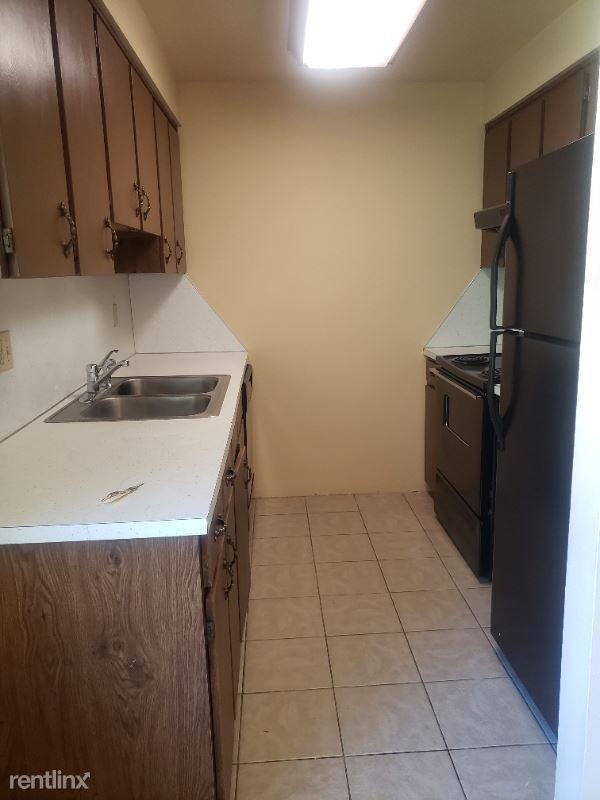 776 Washington St N #4 - Photo 3 of 5