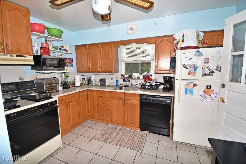 303 Richfield St - Photo 3 of 15