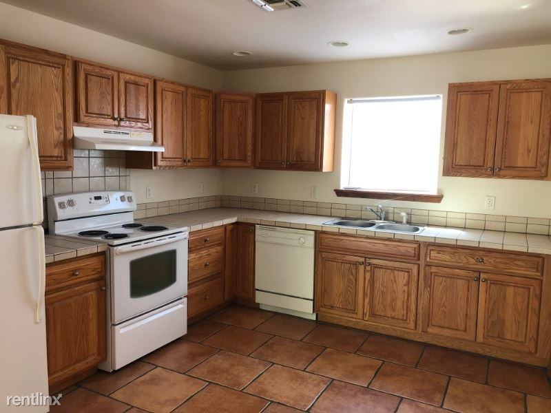 202 E Avenue B - Photo 3 of 13