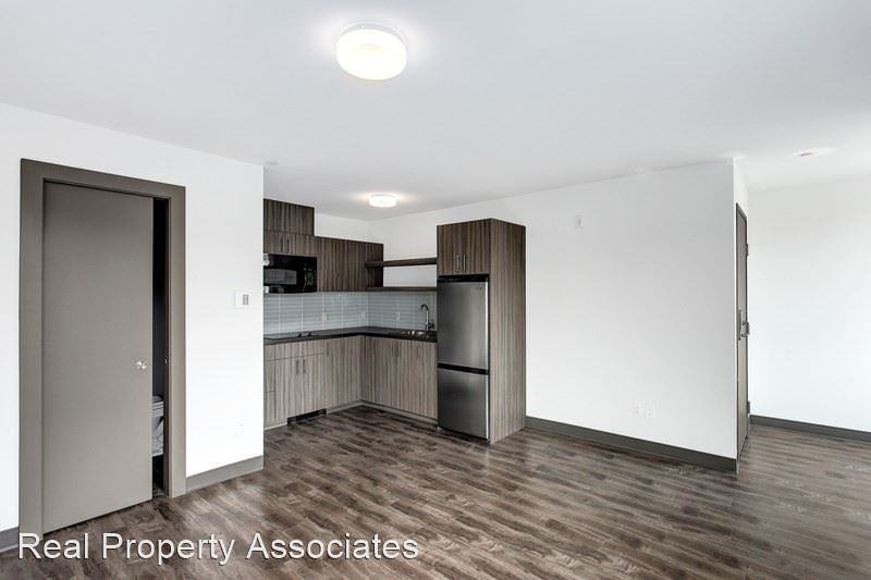 817 NE 64th St (oInnLiv) - Photo 2 of 9