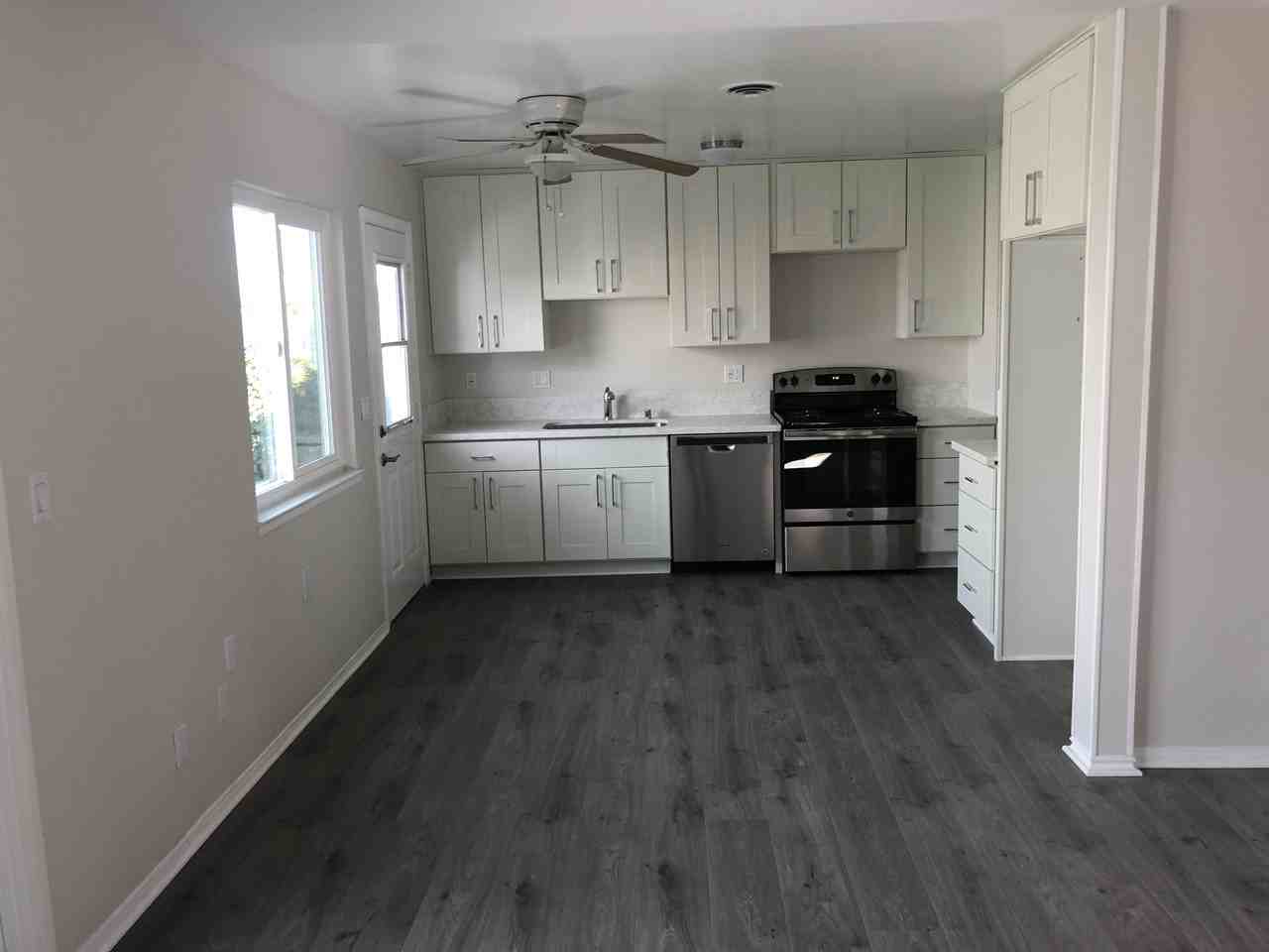 20021 Shorewood Cir - Photo 2 of 17