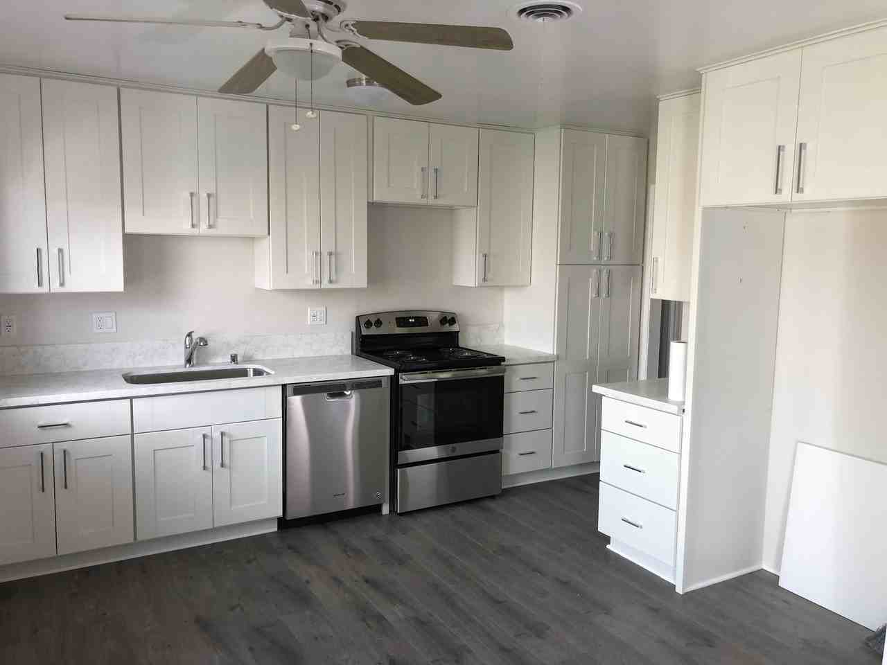 20021 Shorewood Cir - Photo 3 of 17