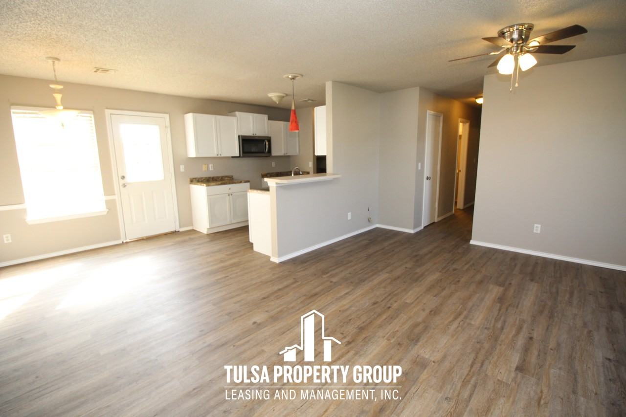 1741 Lexington Rd - Photo 2 of 9