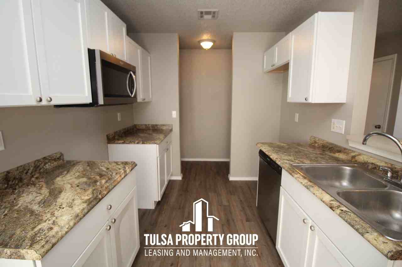 1741 Lexington Rd - Photo 3 of 9