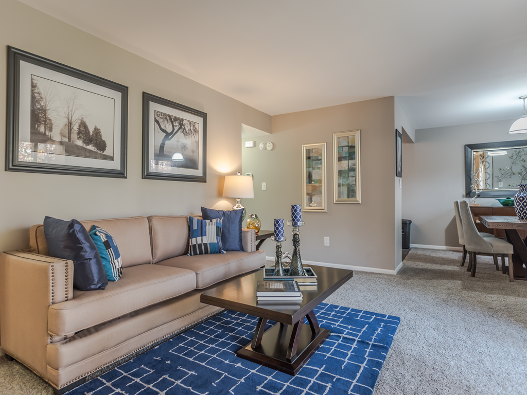 Versailles Apartments - Photo 6 of 28