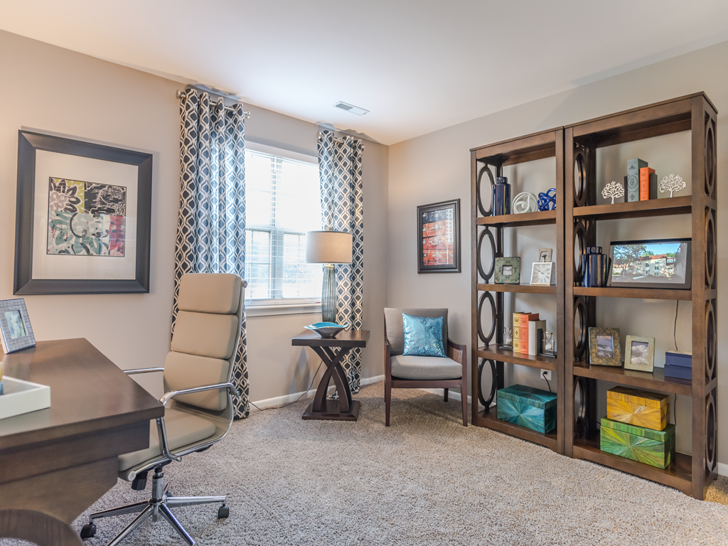 Versailles Apartments - Photo 6 of 27