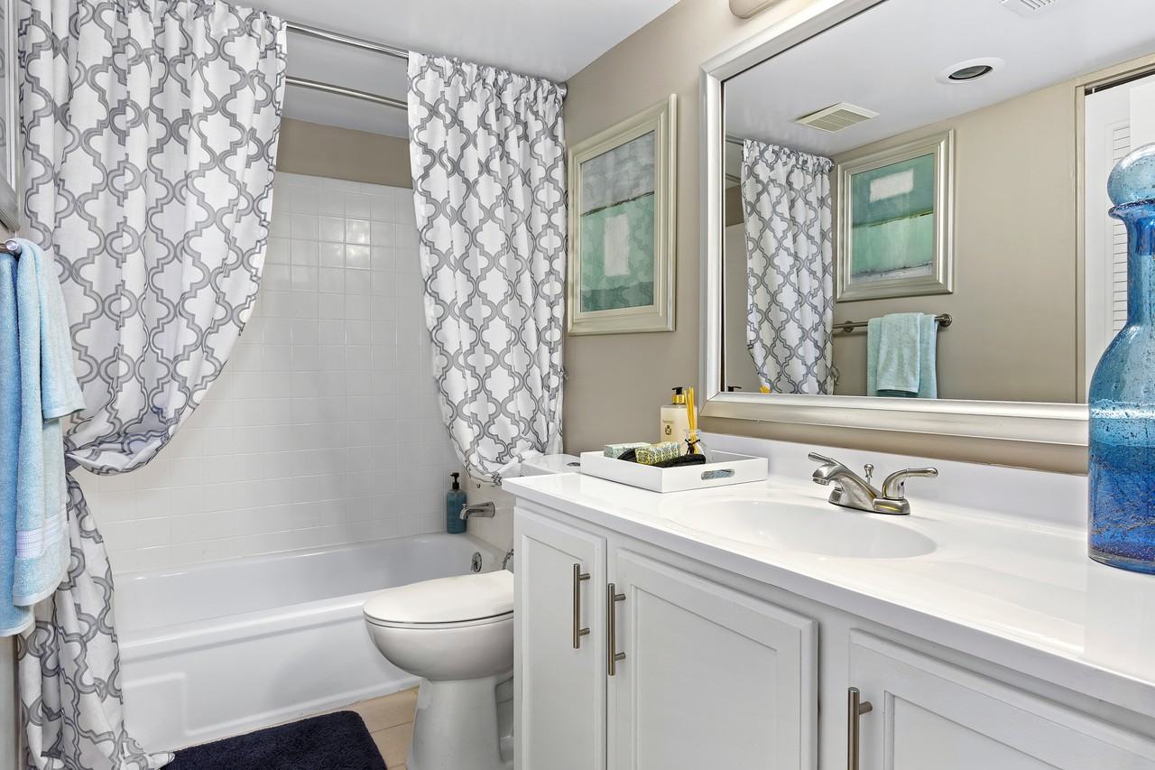 Versailles Apartments - Photo 5 of 27