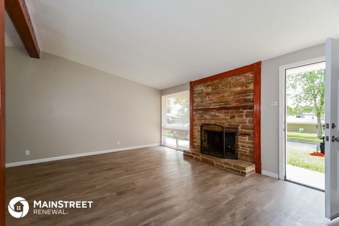 1722 Ridgewood Dr - Photo 3 of 16