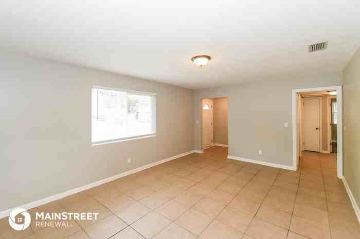 5634 Liddell Ln - Photo 3 of 16