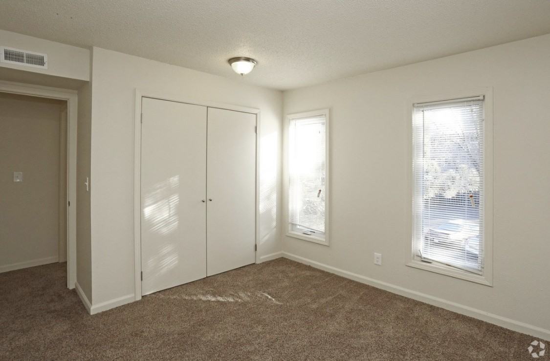 3 bedroom 2 full bathrooms! - Photo 2 of 16