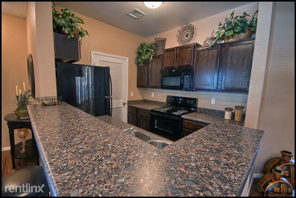 Paseo on Lee and Robert Wynn - Photo 2 of 10