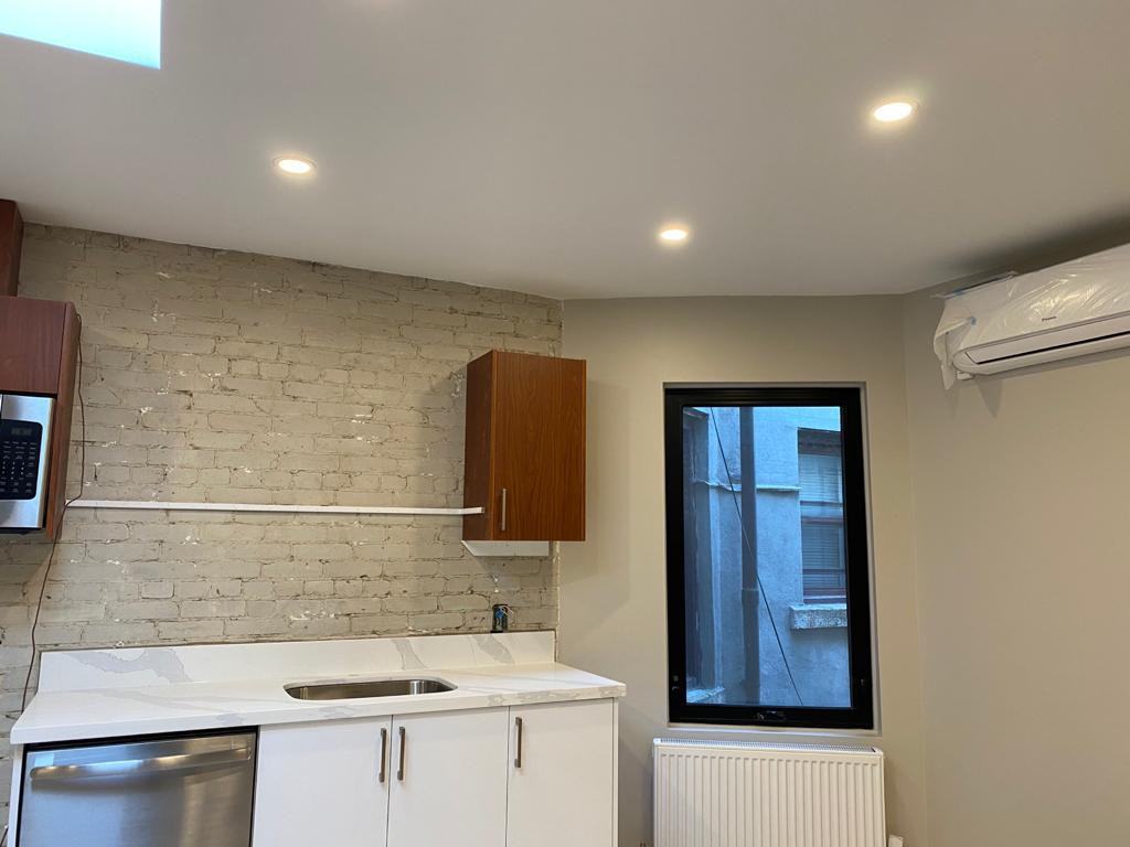 1022 Bloor Street West - Photo 2