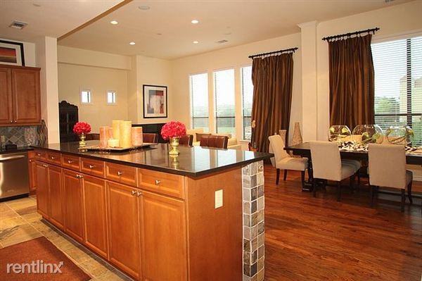 2848 Woodside St - Photo 3 of 3