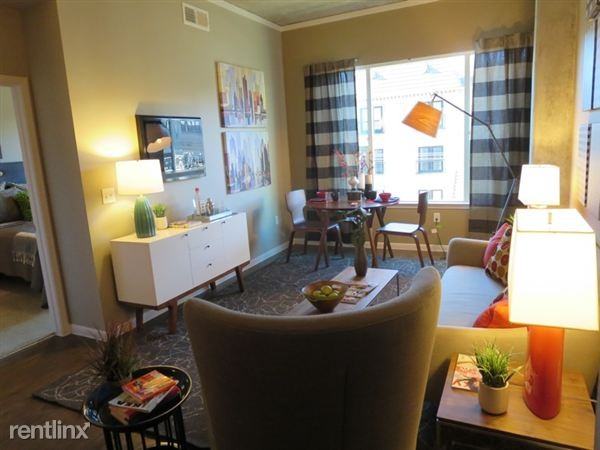 3105 San Jacinto St - Photo 3 of 6