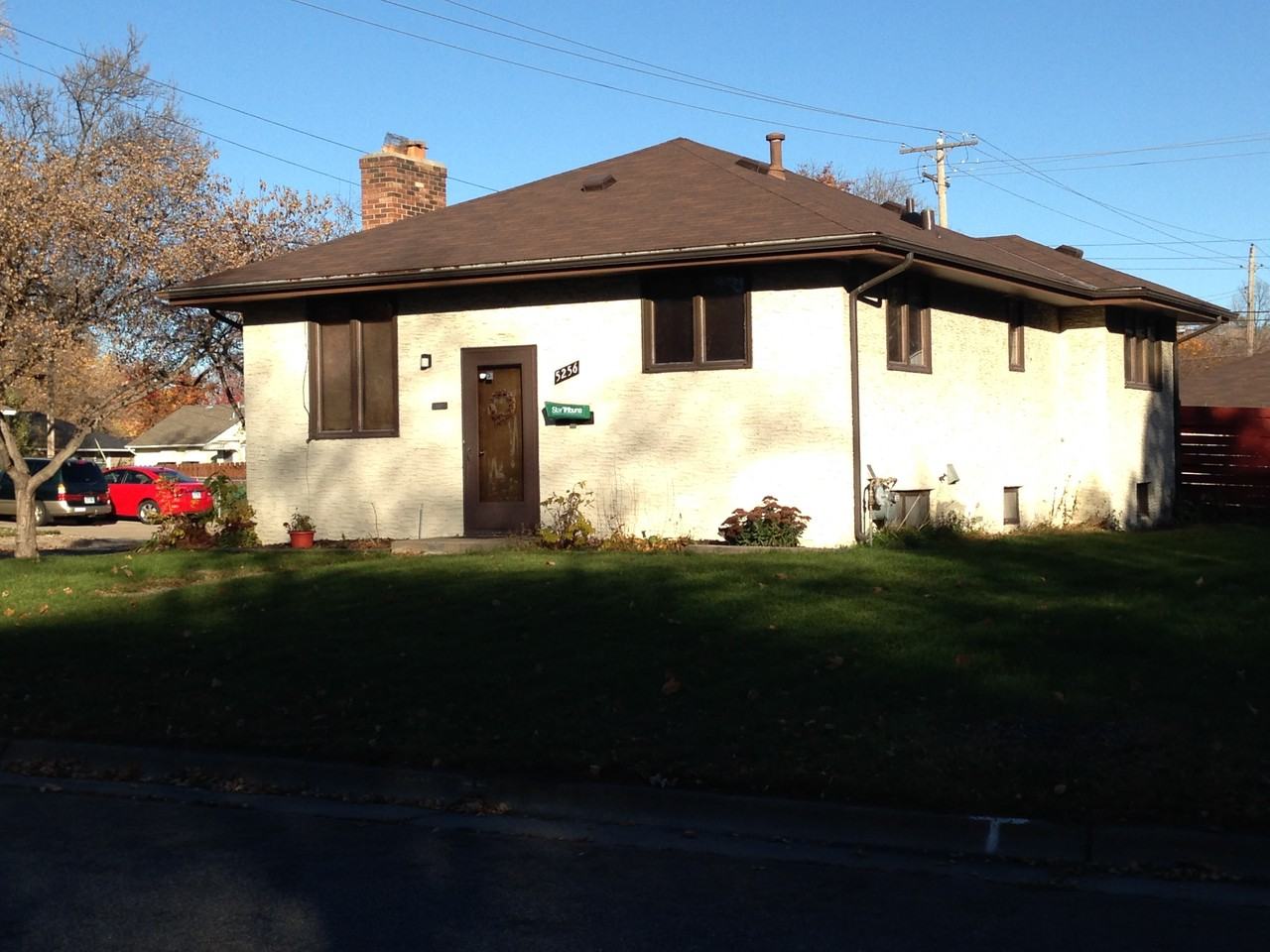 5256 Queen Ave N - Photo 3 of 5