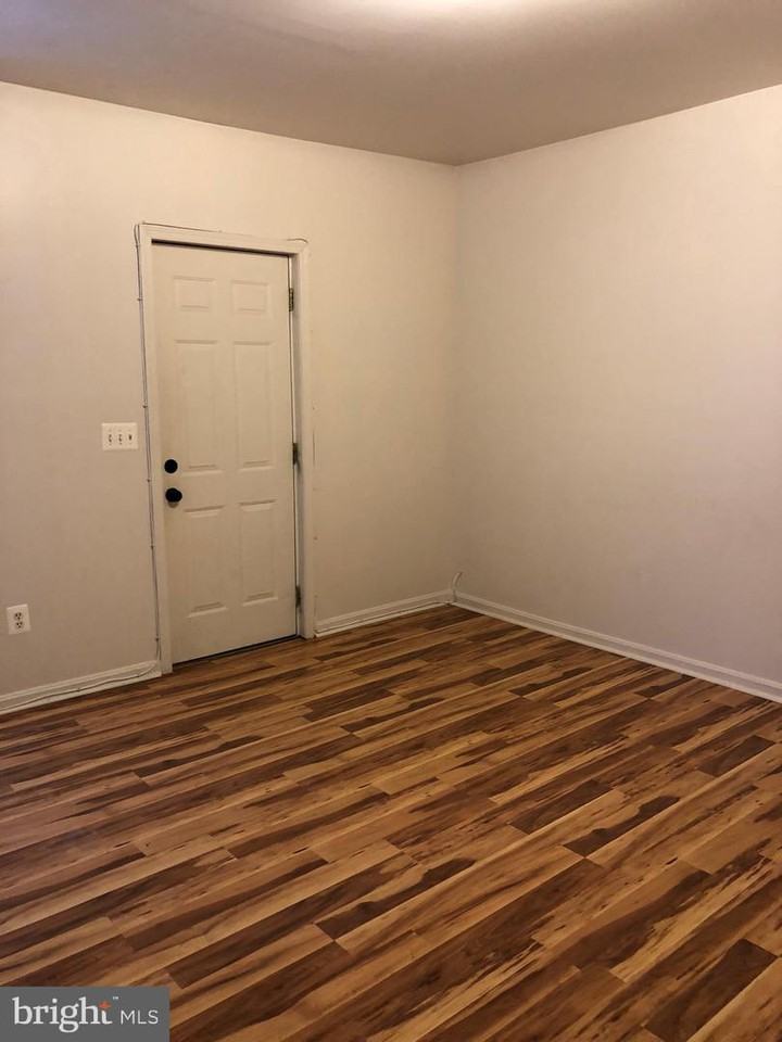 1527 W 36th St - Photo 2 of 17