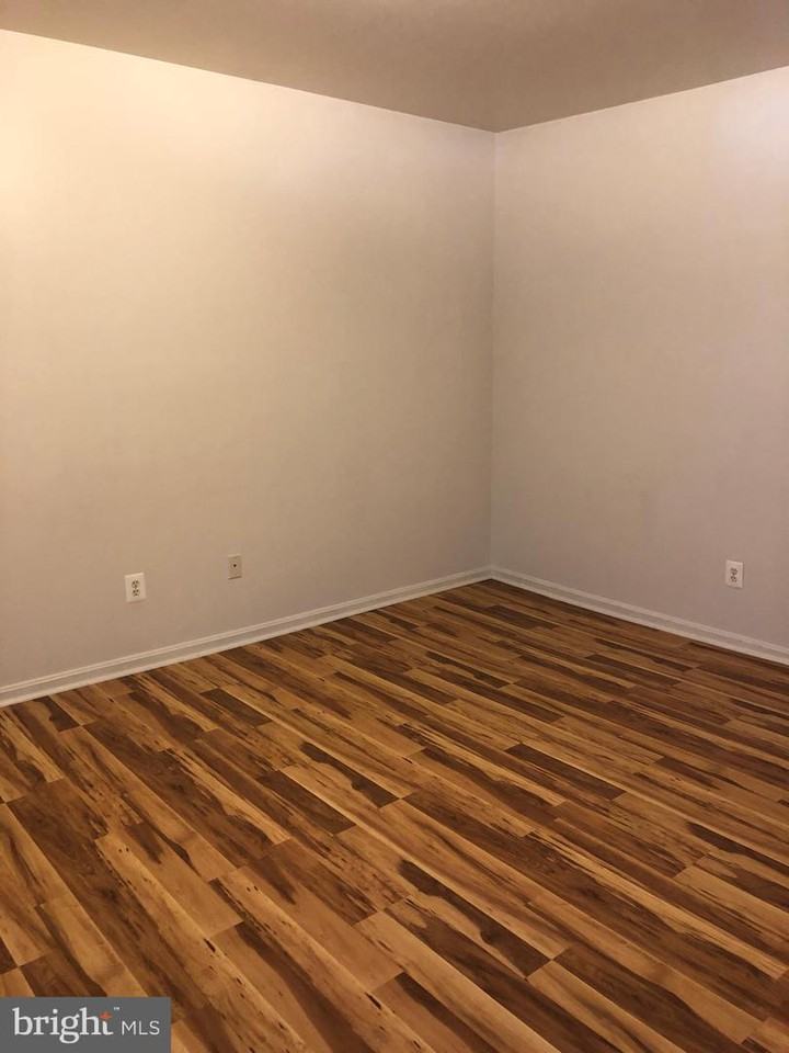 1527 W 36th St - Photo 3 of 17