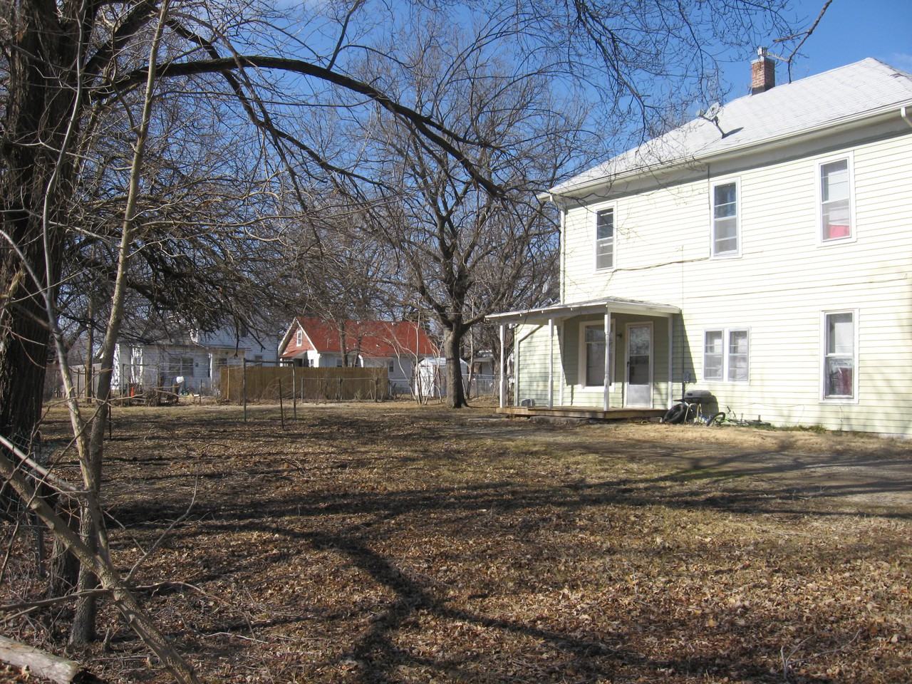 315 S Mechanic St - Photo 3 of 9