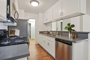 1342 Wellesley Ave - Photo 1 of 1