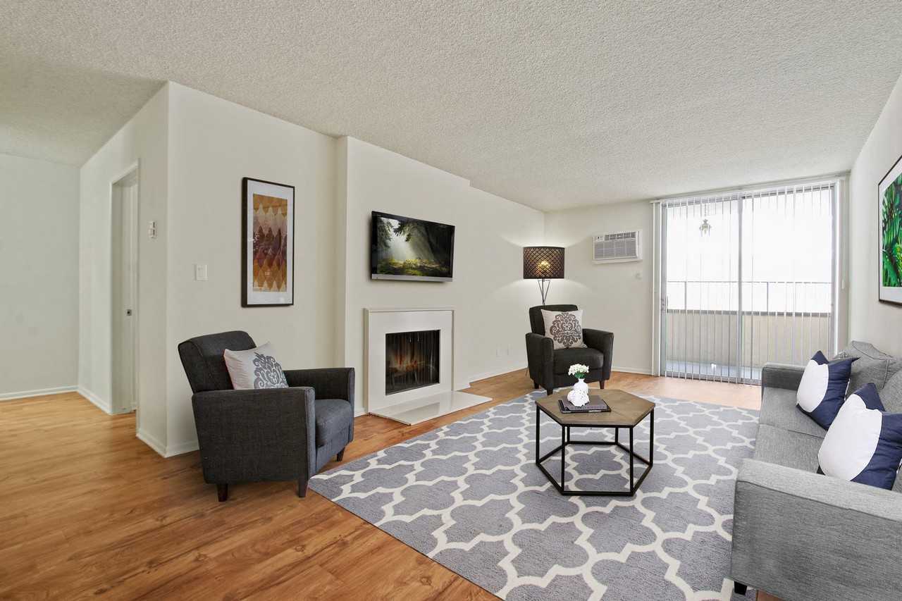 1342 Wellesley Ave - Photo 4 of 20