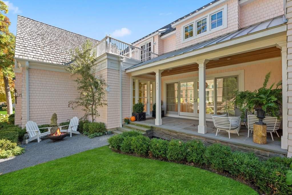 425 E Scranton Ave - Photo 3 of 42