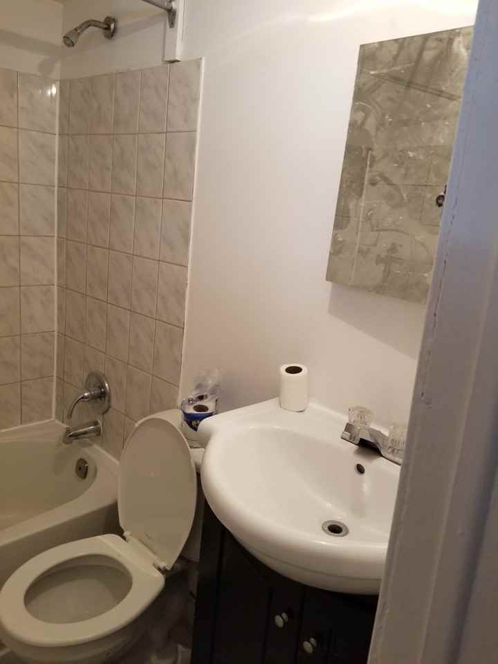 258A 1re Av - Photo 2 of 5