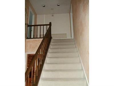 817 Woodridge Dr - Photo 2 of 17