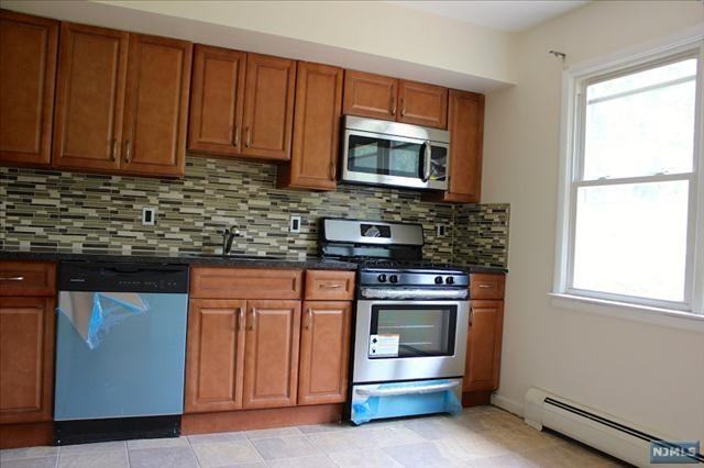 11 Roosevelt St - Photo 2 of 11