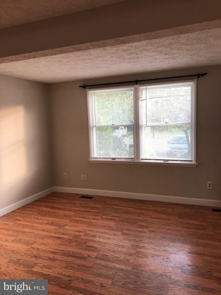 8019 Hadfield Ct - Photo 2 of 24