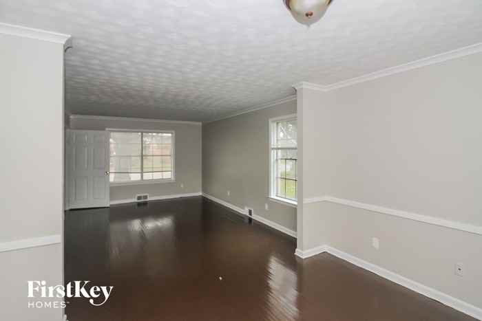 3621 Hazelhedge Dr - Photo 2 of 13